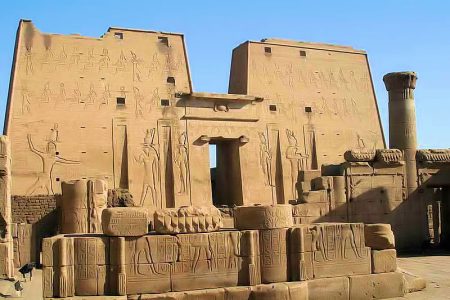 Au départ de Louxor vers Assouan : Edfou, kom Ombo, Philae, le haut barrage, l’obélisque inachevé et Abou simbel 3 jours / 2 nuits